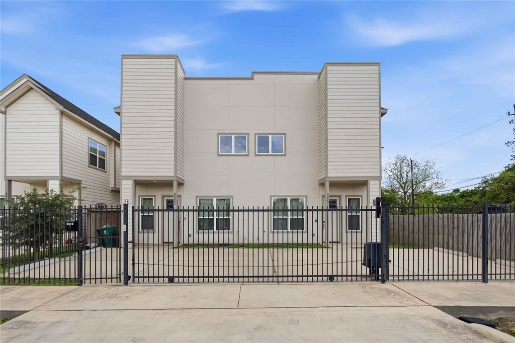 9320 Coffee Street A-B, Houston, TX 77033
