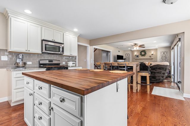 20752 Mary Drive, Lockport, IL 60441