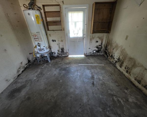 408 Dwyer Street, Angleton, TX 77515