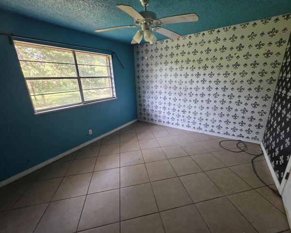 408 Dwyer Street, Angleton, TX 77515