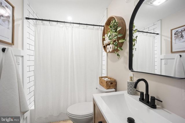 1012 MEARNS RD, Warminster, PA 18974