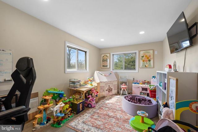 1012 MEARNS RD, Warminster, PA 18974