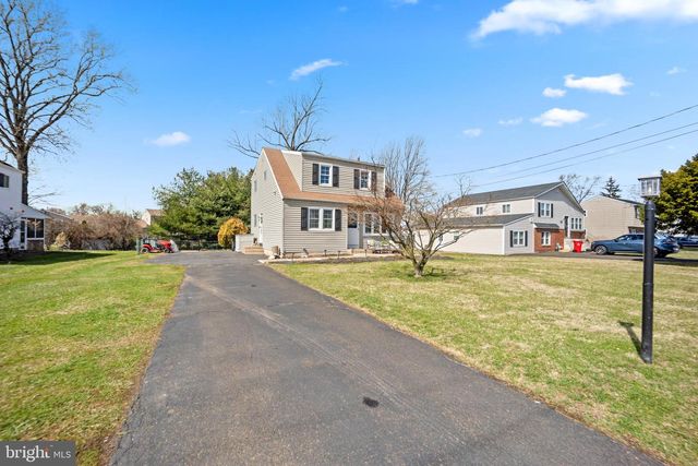 1012 MEARNS RD, Warminster, PA 18974