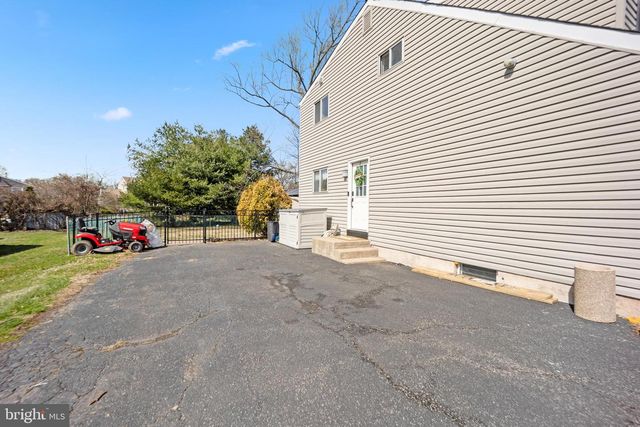 1012 MEARNS RD, Warminster, PA 18974