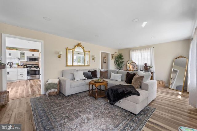 1012 MEARNS RD, Warminster, PA 18974