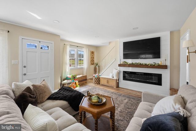 1012 MEARNS RD, Warminster, PA 18974