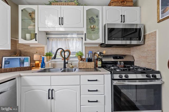 1012 MEARNS RD, Warminster, PA 18974