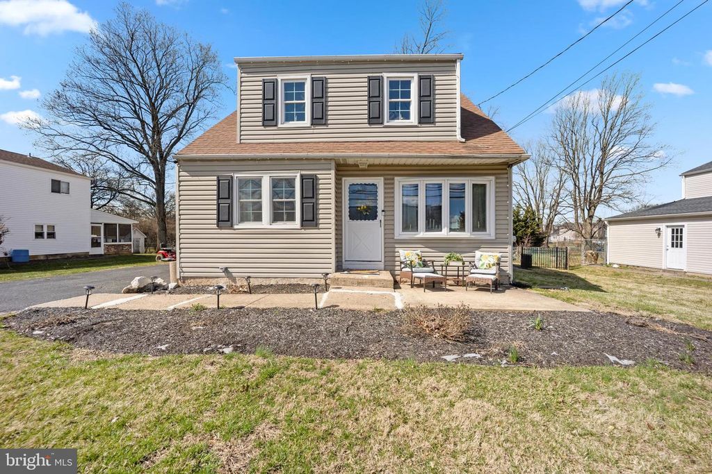 1012 MEARNS RD, Warminster, PA 18974