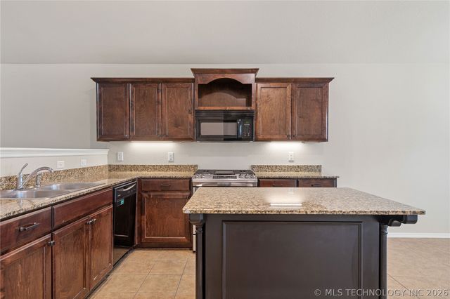 4009 W 104th Place S, Tulsa, OK 74132