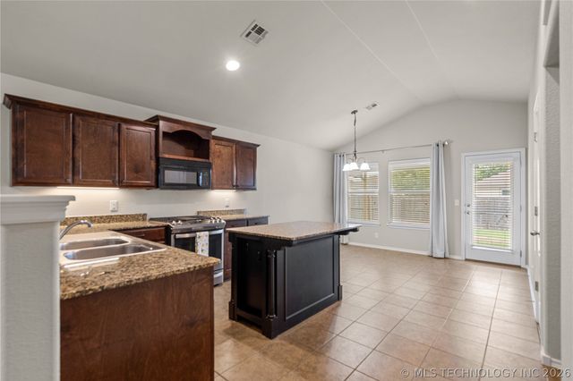 4009 W 104th Place S, Tulsa, OK 74132