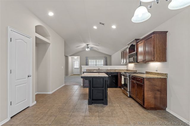 4009 W 104th Place S, Tulsa, OK 74132