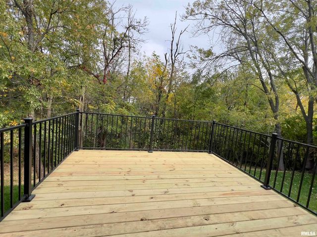 680 SWEET WOOD Lane, Blue Grass, IA 52726