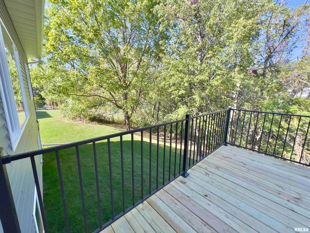 680 SWEET WOOD Lane, Blue Grass, IA 52726