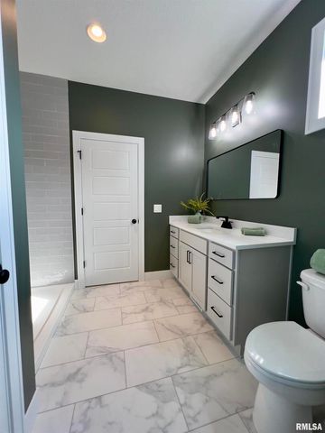 680 SWEET WOOD Lane, Blue Grass, IA 52726