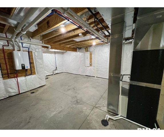 680 SWEET WOOD Lane, Blue Grass, IA 52726