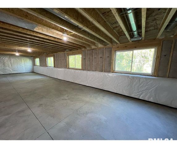 680 SWEET WOOD Lane, Blue Grass, IA 52726