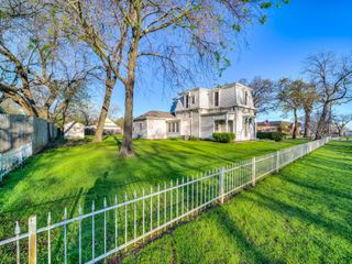400 S Washington Street, Pilot Point, TX 76258