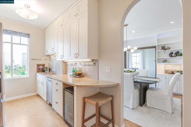 492 Staten Ave 1102, Oakland, CA 94610