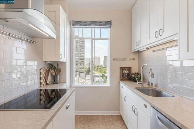 492 Staten Ave 1102, Oakland, CA 94610