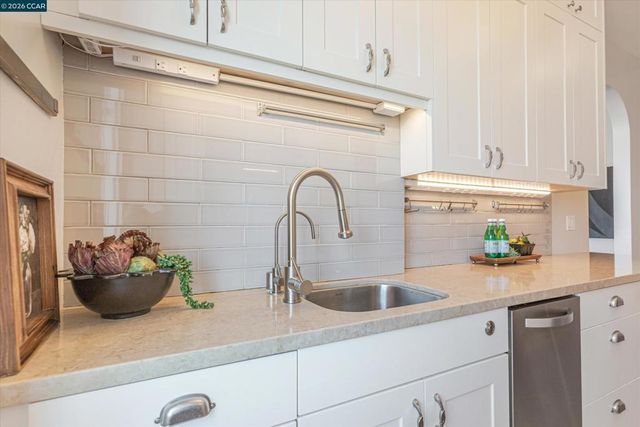 492 Staten Ave 1102, Oakland, CA 94610