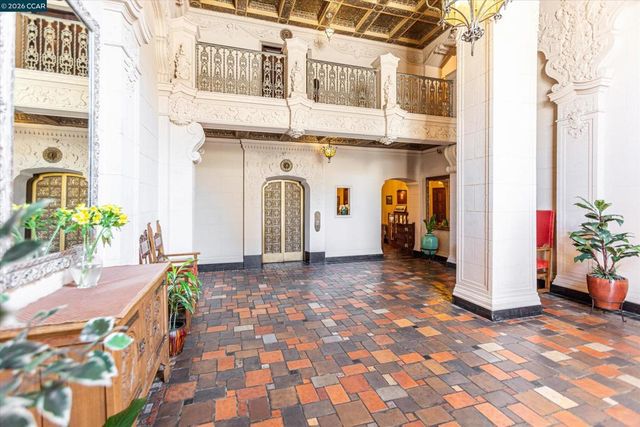 492 Staten Ave 1102, Oakland, CA 94610