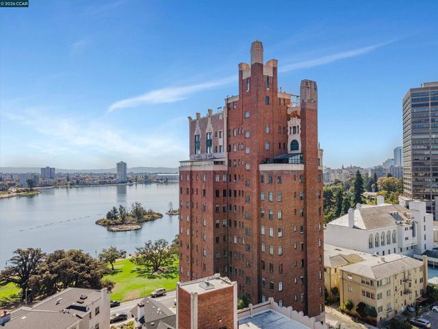 492 Staten Ave 1102, Oakland, CA 94610