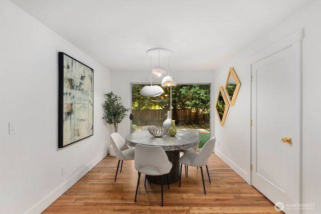 4215 Island Crest Way, Mercer Island, WA 98040