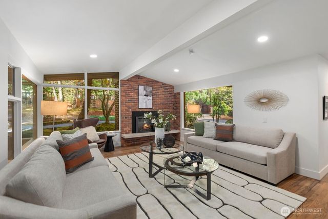4215 Island Crest Way, Mercer Island, WA 98040