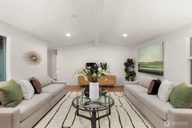 4215 Island Crest Way, Mercer Island, WA 98040