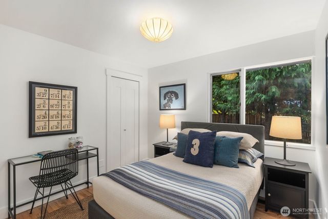 4215 Island Crest Way, Mercer Island, WA 98040