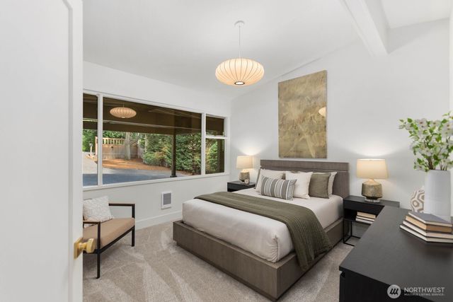 4215 Island Crest Way, Mercer Island, WA 98040