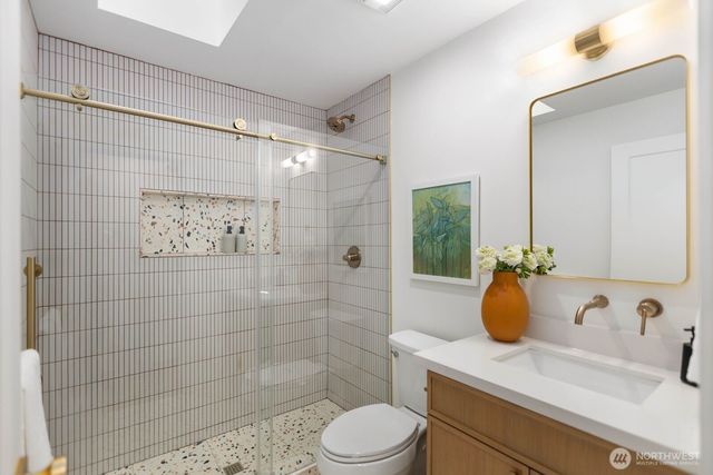 4215 Island Crest Way, Mercer Island, WA 98040