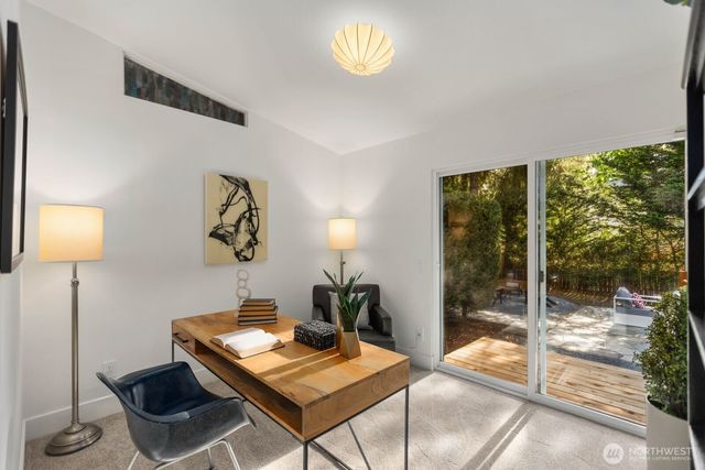 4215 Island Crest Way, Mercer Island, WA 98040