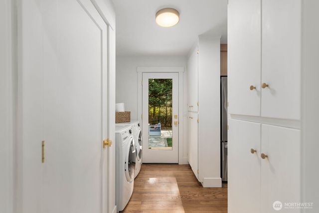 4215 Island Crest Way, Mercer Island, WA 98040