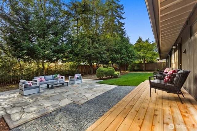 4215 Island Crest Way, Mercer Island, WA 98040