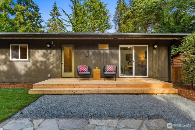4215 Island Crest Way, Mercer Island, WA 98040