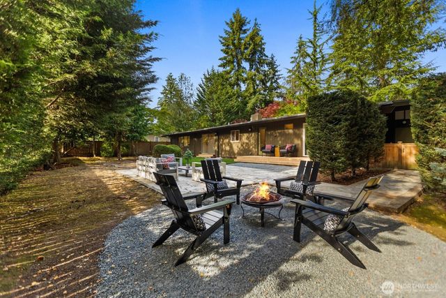 4215 Island Crest Way, Mercer Island, WA 98040