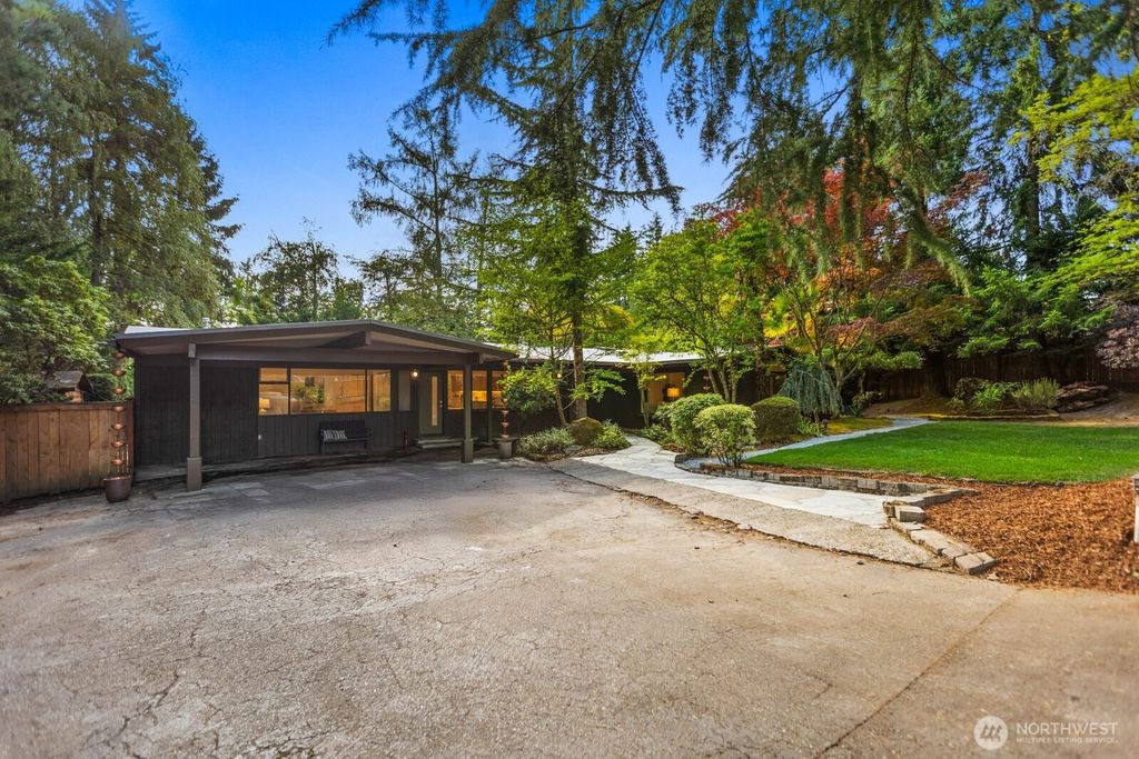 4215 Island Crest Way, Mercer Island, WA 98040