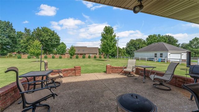 206 Fredonia Street, Elm Springs, AR 72762