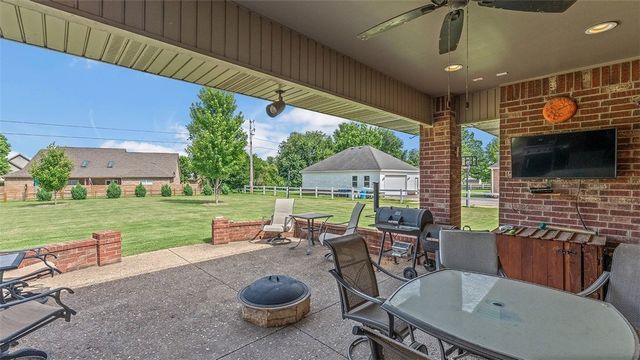 206 Fredonia Street, Elm Springs, AR 72762