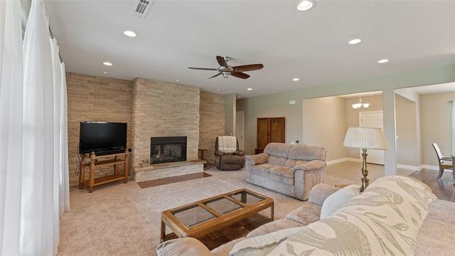206 Fredonia Street, Elm Springs, AR 72762