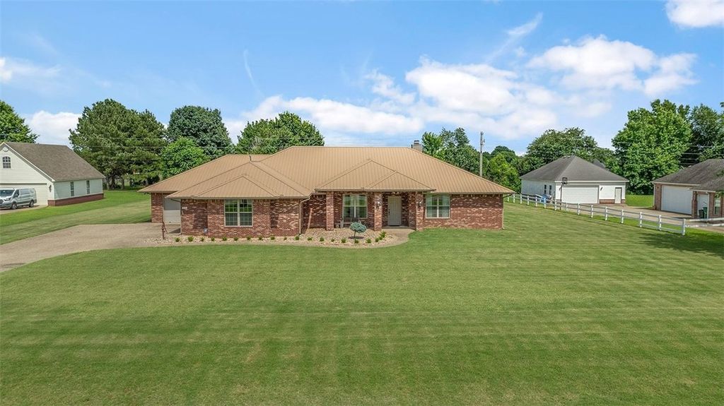 206 Fredonia Street, Elm Springs, AR 72762
