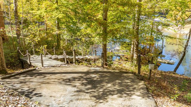 225 SANCTUARY DR, Savannah, TN 38372