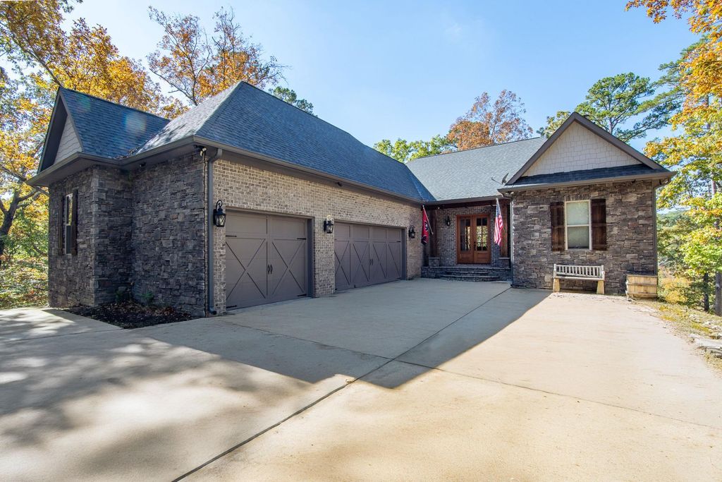225 SANCTUARY DR, Savannah, TN 38372