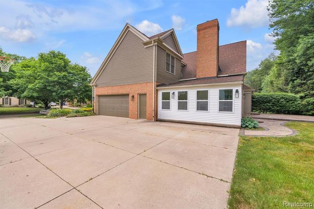 47974 Deer Trail Drive, Canton, MI 48187