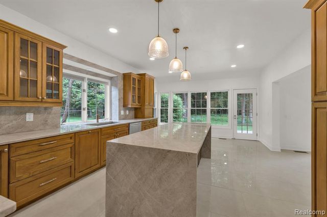 47974 Deer Trail Drive, Canton, MI 48187