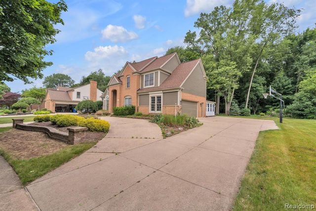 47974 Deer Trail Drive, Canton, MI 48187