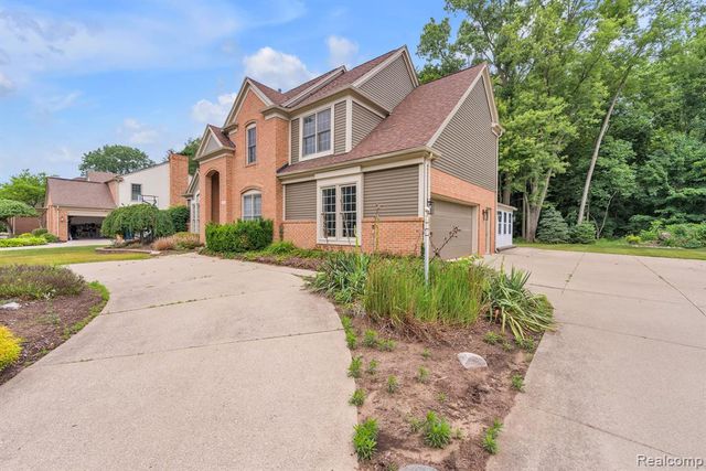 47974 Deer Trail Drive, Canton, MI 48187