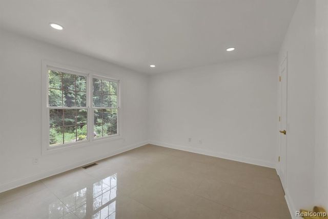 47974 Deer Trail Drive, Canton, MI 48187