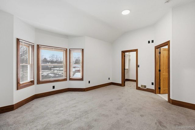 124 E Windemere Avenue, Royal Oak Charter Township, MI 48073